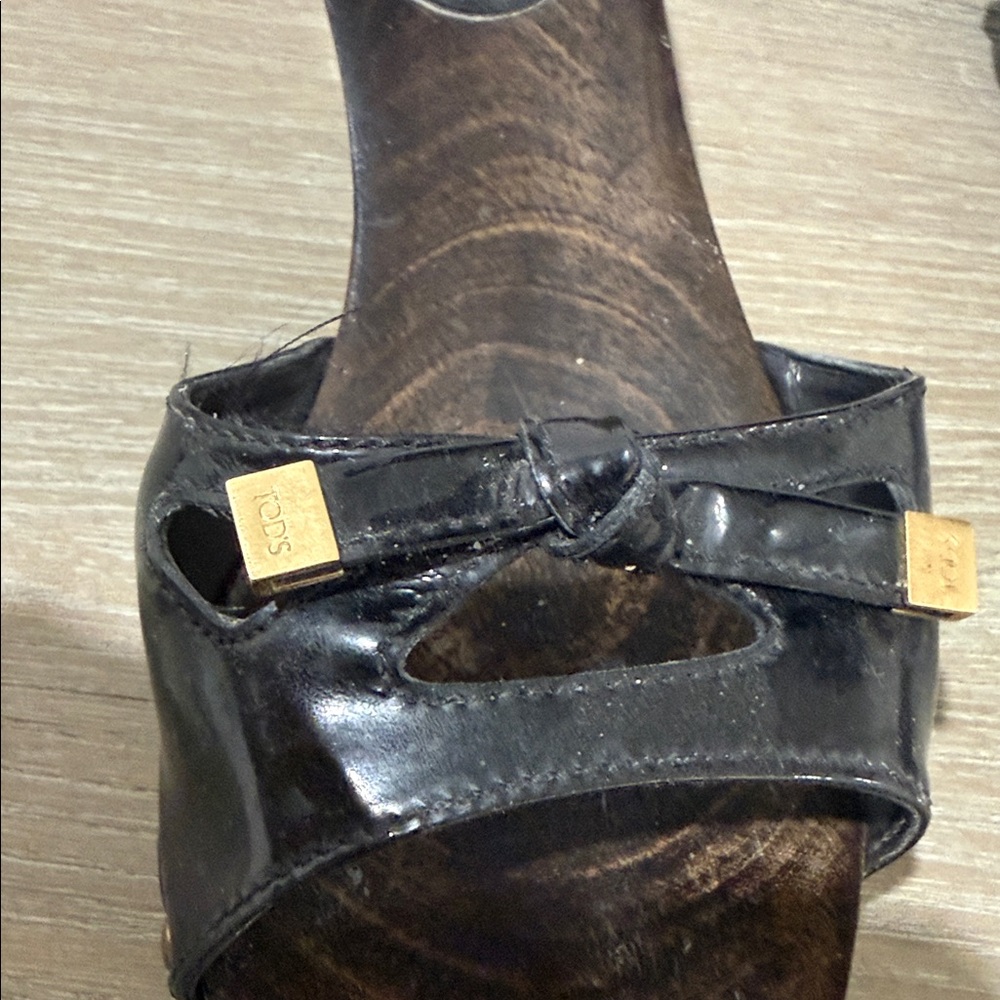 Tod's Black patent Leather Mules with Gold Accents - Picture 5 of 6